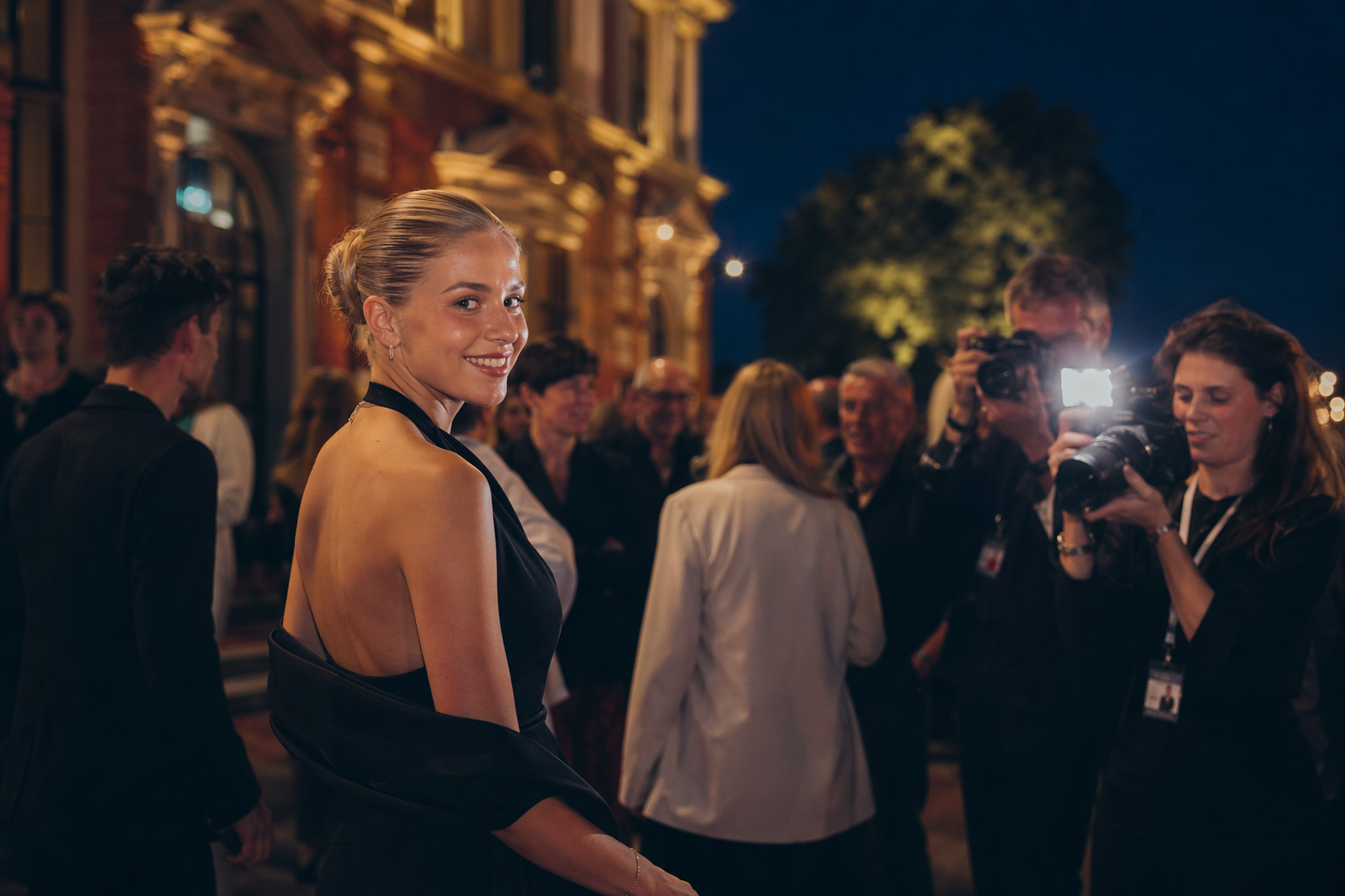 Zwart-wit portret van een visser met hoed